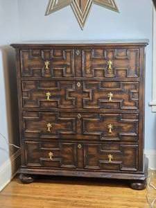 lot 10 image: Gorgeous John Richard William & Mary 4-Drawer Dresser - European Crossroads Collection