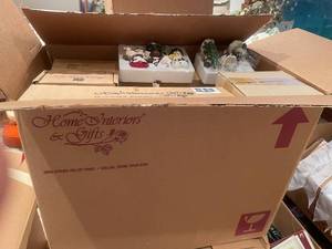 lot 2 image: Set of Home Interiors & Gifts Holiday Ornaments and Home Decor