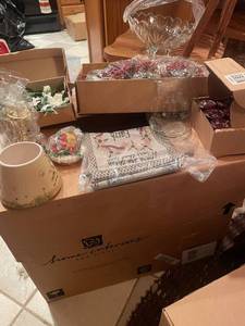 lot 3 image: Assorted Home Interiors & Gifts Decor Items and Glassware Collection