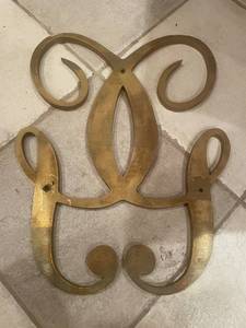 lot 25 image: Set of 2 Brass Decorative Wall Hangers