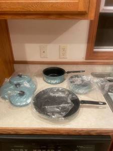 lot 35 image: Set of 3 Blue Floral Non-Stick Cookware Pans with Lids