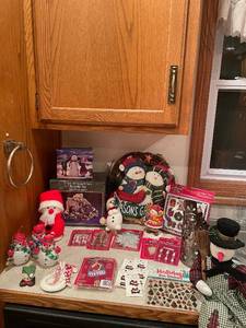 lot 46 image: Assorted Christmas Decorations and Mini Tree Ornaments