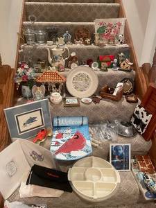 lot 59 image: Collection of Assorted Vintage and Decorative Home Goods