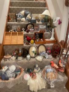 lot 63 image: Large Collection of Vintage Home Decor Items