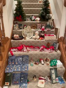 lot 70 image: Large Collection of Holiday Decorations and Ornaments