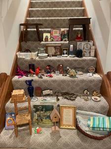 lot 77 image: Collection of Assorted Home Decor and Vintage Items