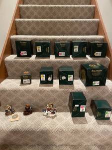 lot 81 image: Collection of 14 Boyds Collection Figurines with Original Boxes