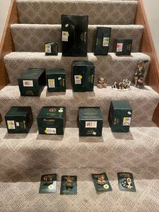lot 82 image: Charming Tails and Boyds Bears Figurines Collection