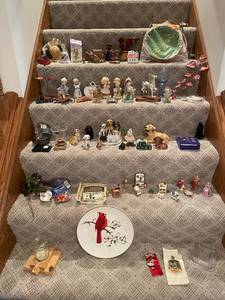 lot 90 image: Collection of Decorative Figurines and Plates