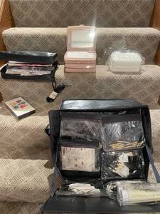 lot 91 image: Mary Kay Makeup Kit with Mirror and Storage Cases