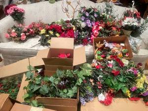 lot 110 image: Large Assortment of Artificial Flowers and Holiday Decorations