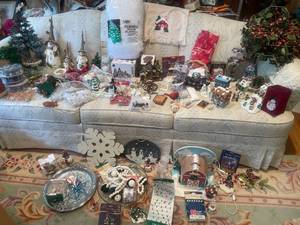 lot 111 image: Large Collection of Christmas Decor and Ornaments