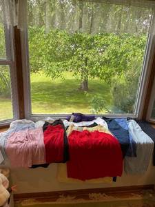 lot 124 image: Collection of Womens Pants and Skirts, Various Sizes