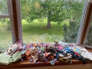 lot 131 image: Huge Lot of Assorted Vintage Fabric Scraps