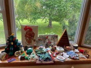 lot 133 image: Collection of Assorted Christmas Decorations and Ornaments