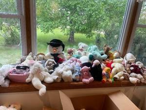 lot 134 image: Large Collection of Assorted Plush Toys and Beanie Babies