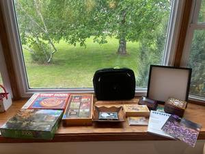 lot 139 image: Assorted Lot of Games, Puzzles, Magazines, and Collectibles