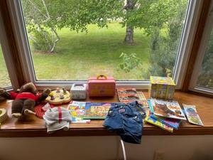 lot 143 image: Assorted Childrens Toys, Books, and Puzzles Collection