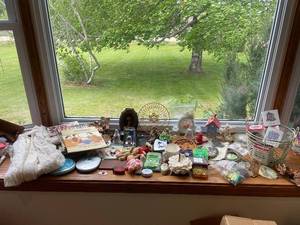 lot 146 image: Assortment of Magazines, Quilting Book, Two Personal CD Players, and Assorted Decorative Items