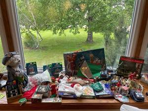 lot 149 image: Large Assortment of Christmas Decorations and Accessories