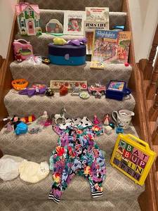 lot 152 image: Collection of Childrens Toys, Books, and Accessories