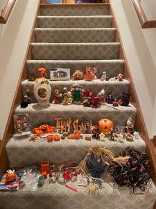 lot 153 image: Large Collection of Halloween and Thanksgiving Decor Items