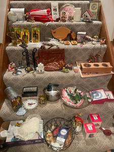 lot 155 image: Collection of Vintage and Decorative Household Items
