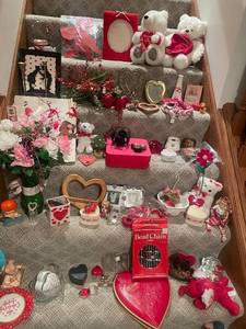 lot 156 image: Valentines Day Themed Decor and Gift Collection