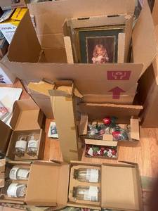 lot 162 image: Collection of Vintage Home Interiors & Gifts Decorative Glass Items and Framed Portrait