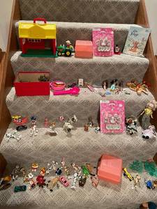 lot 174 image: Large Collection of Mixed Toys and Playsets