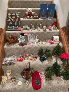 lot 180 image: Large Collection of Christmas Decorations and Ornaments