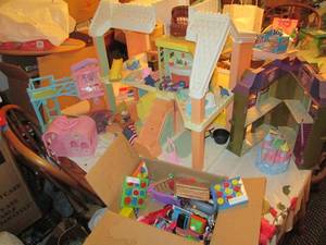 lot 510 image: Huge doll playhouse structure, tree...