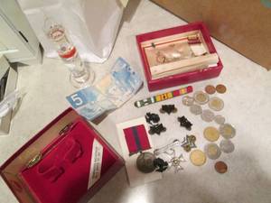 lot 513 image: Vintage Marine Corps medals and pin...