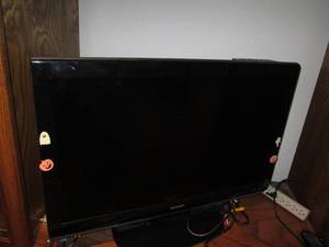 lot 540 image: Sharp 32in flat screen TV...