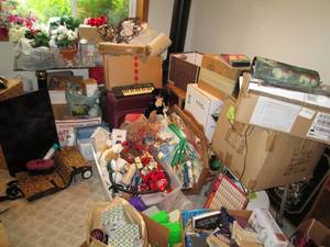 lot 542 image: Massive lot of seasonal nik naks an...