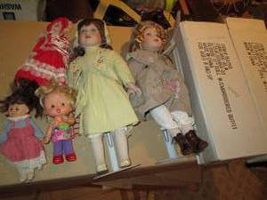 lot 545 image: Porcelain dolls with Stanislaus mis...