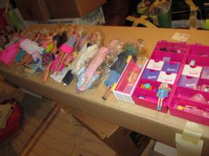 lot 546 image: Large lot of Vintage Barbie and sim...