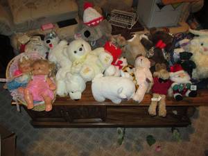 lot 564 image: Assortment of plush toys and decora...