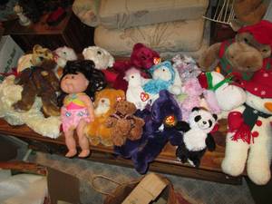 lot 576 image: Cabbage Patch doll, beanie babies, ...