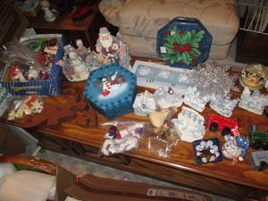 lot 582 image: Christmas figurines, ornaments and ...