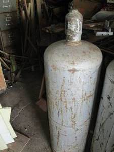 lot 589 image: Empty 100lb Propane Cylinder...