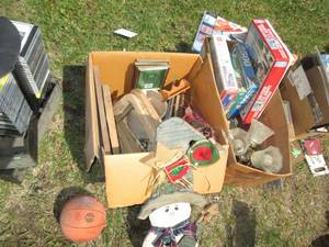 lot 610 image: Misc jigsaw puzzles, picture frames...