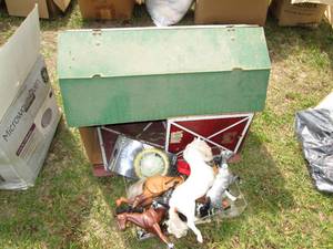 lot 612 image: Vintage doll house style Barn plus ...