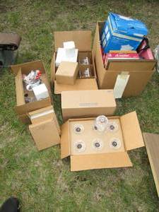 lot 614 image: 2qt slow cooker, greeting cards, fr...