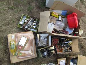 lot 631 image: New Cutting board set, lots of uten...