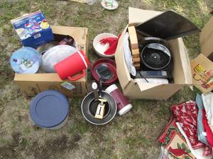 lot 634 image: Apple pro peeler, food storage cont...
