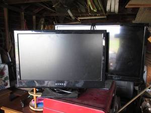 lot 641 image: Samsung 24in flat screen TV plus Dy...