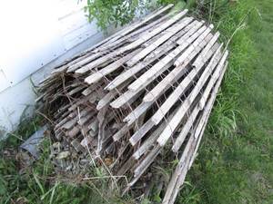 lot 646 image: Roll of Barnwood style and wire sno...