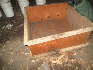 lot 706 image: Sturdy wood planter box