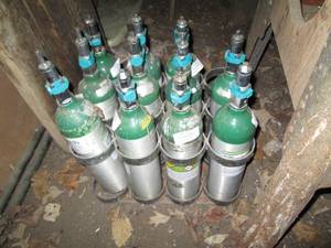 lot 711 image: Lot of oxygen bottles